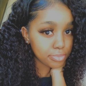 Meet your Posher, Amari